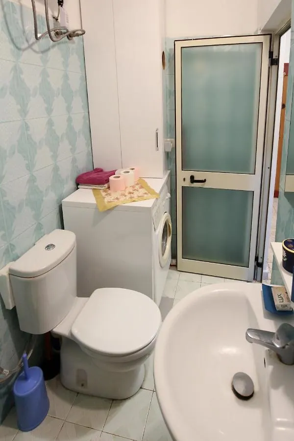 1 Bedroom Apartment With Fast Internet And Sea View Balcony In Durrës