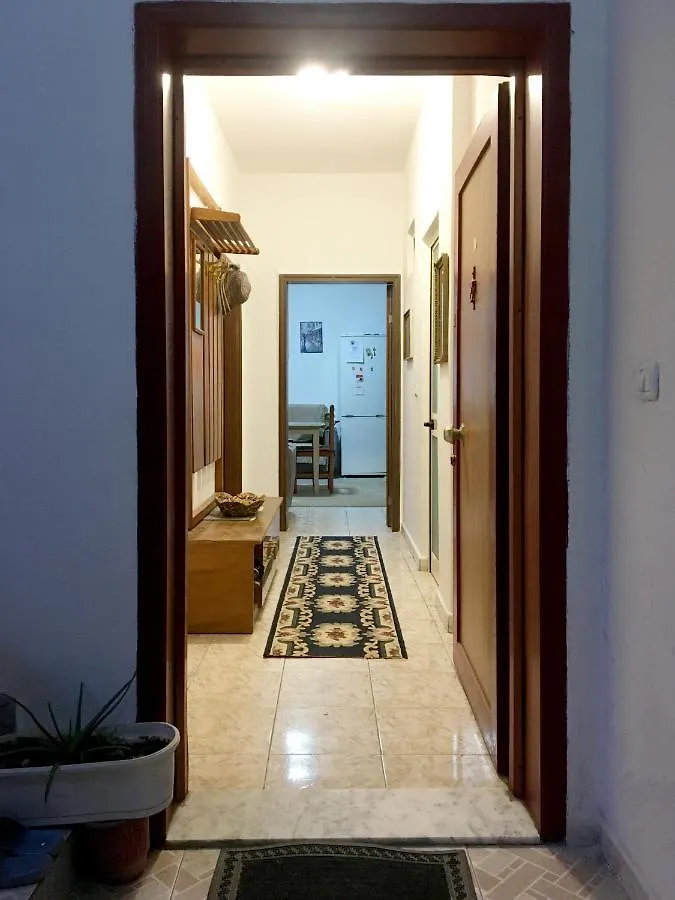 1 Bedroom Apartment With Fast Internet And Sea View Balcony In Durrës